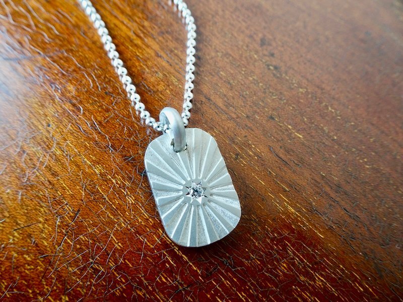 仁尾彫金『一つ星ダイヤ、プラチナ、太陽のプレート2』ハンドメイド323b拍卖