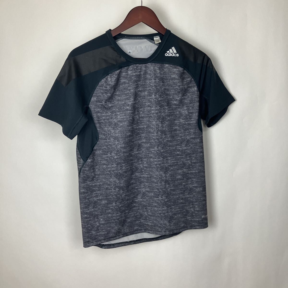 adidas アディダス 半袖 Tシャツ ブラック 黒 半袖Tシャツ グレー Mサイズ スポーツウェア ランニングシャツ 男性向け メンズ拍卖