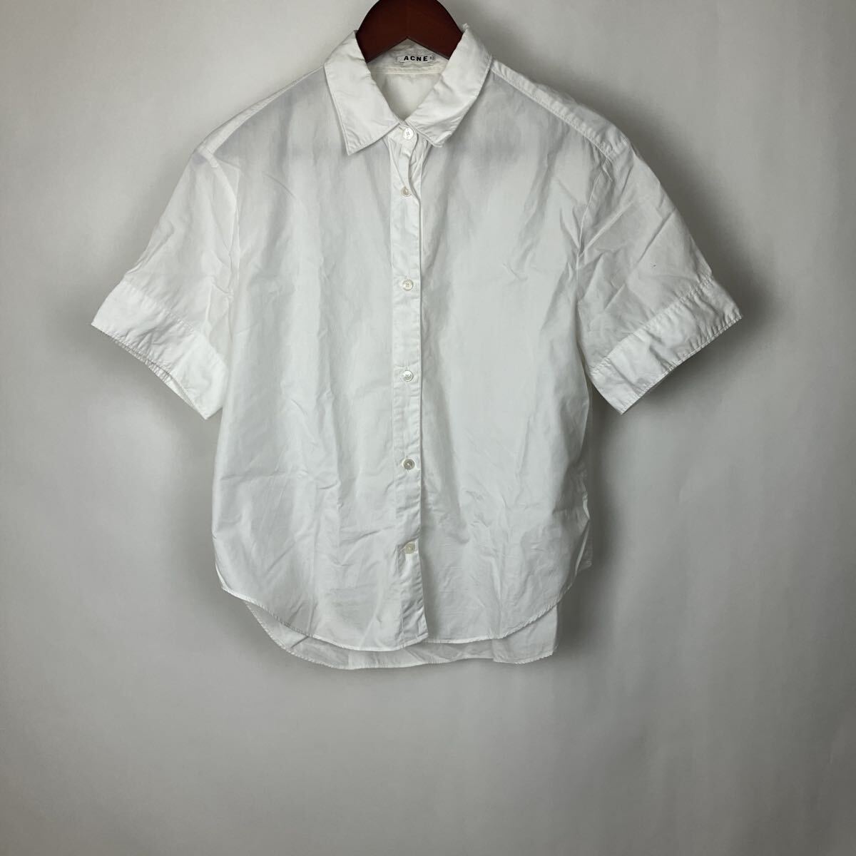 アクネ ホワイト 半袖シャツ シャツ 白 半袖 Sサイズ トップス レディース 女性向け 襟 ボタン 夏拍卖
