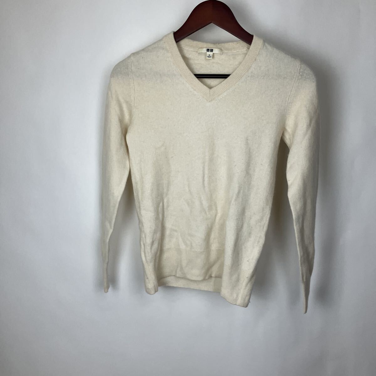 カシミア UNIQLO ユニクロ 長袖 Vネック ニット セーター カシミヤ100 無地 ホワイト 白 綿 Mサイズ レディース  女性拍卖