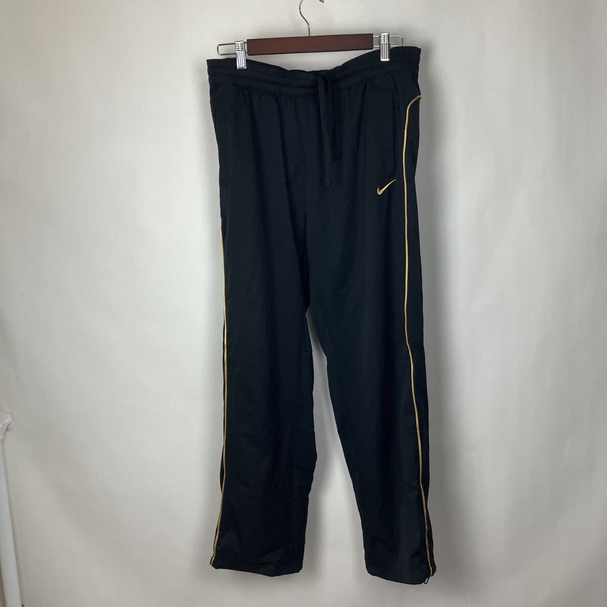 NIKE ナイキ ブラック ジャージ 黒 ウエストゴム XLサイズ ライン ワンポイント メンズ 男性向け トラックパンツ拍卖