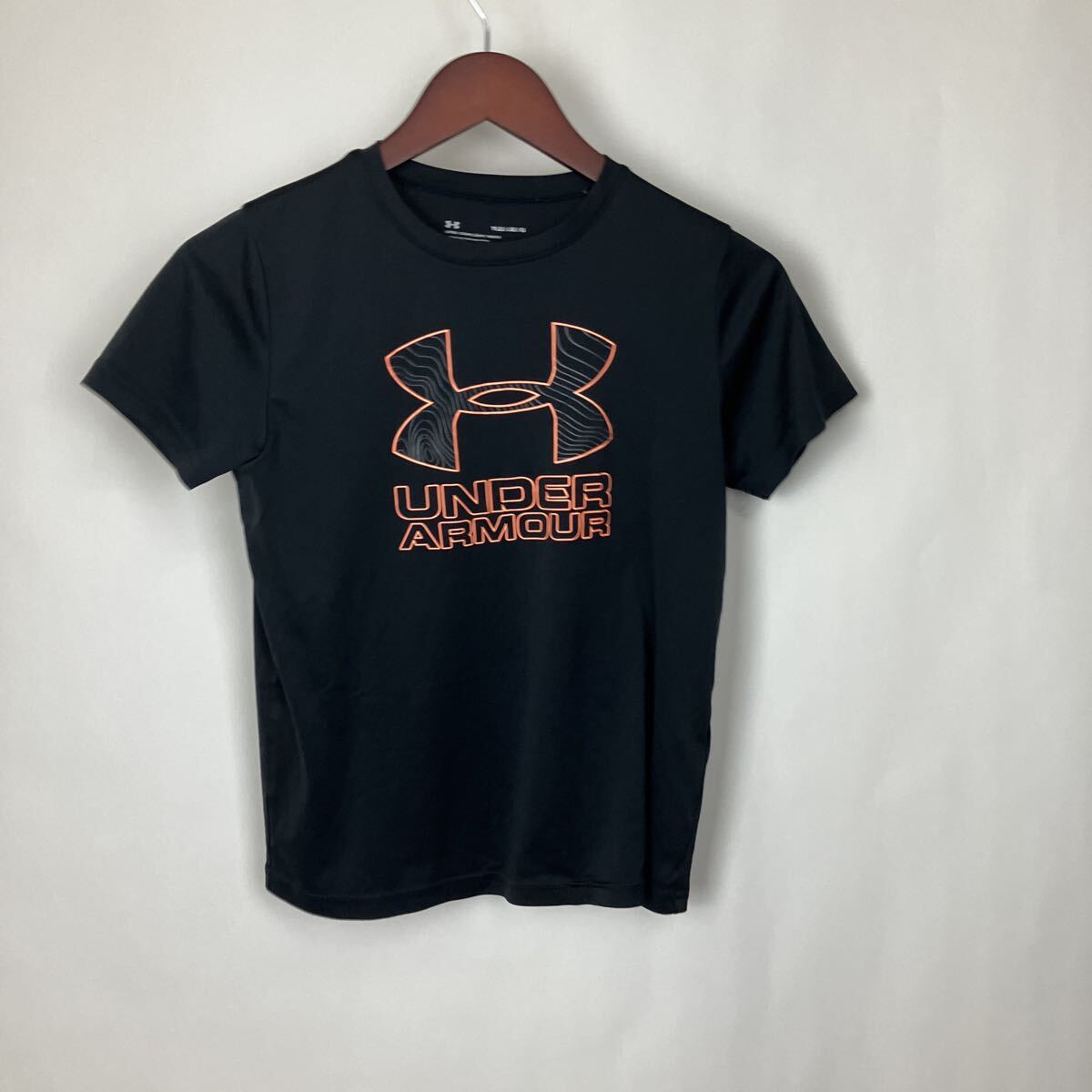 アンダーアーマー ブラック Tシャツ ヒートギア ロゴプリント 半袖 半袖Tシャツ UNDER ARMOUR 子供サイズ 子供服拍卖