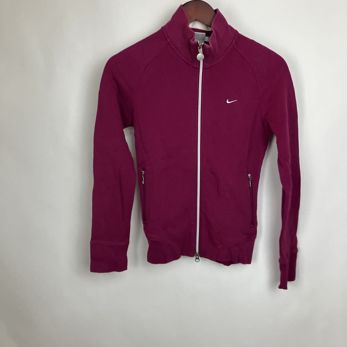 NIKE ナイキ ピンク パーカー ジャージ Mサイズ ジップアップ ジャケット パープル ワンポイント レディース 女性向け拍卖