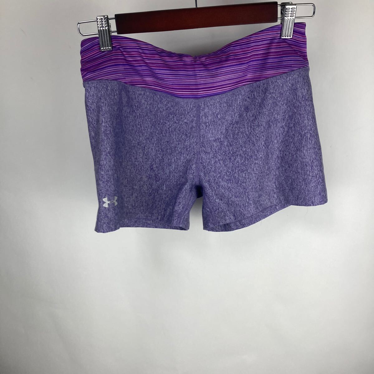 アンダーアーマー ショートパンツ MD パープル ショーツ UNDER ARMOUR ランニング 陸上 スポーツウェア トレーニング 激安古着拍卖