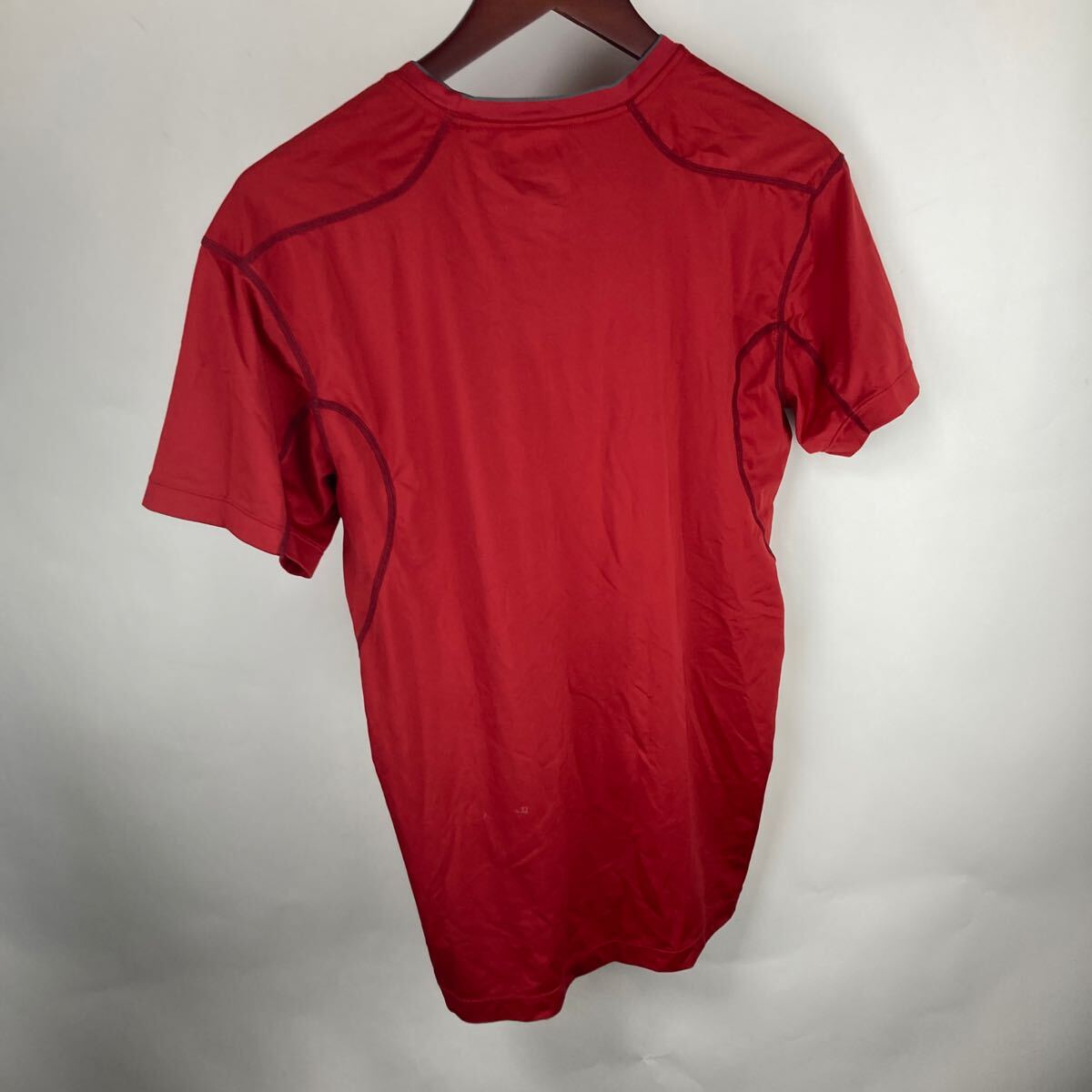 Tシャツ 半袖Tシャツ ヒートギア 半袖 レッド 赤 NIKE ナイキ スポーツウェア トレーニングウェア 激安古着 スポーツ 古着拍卖