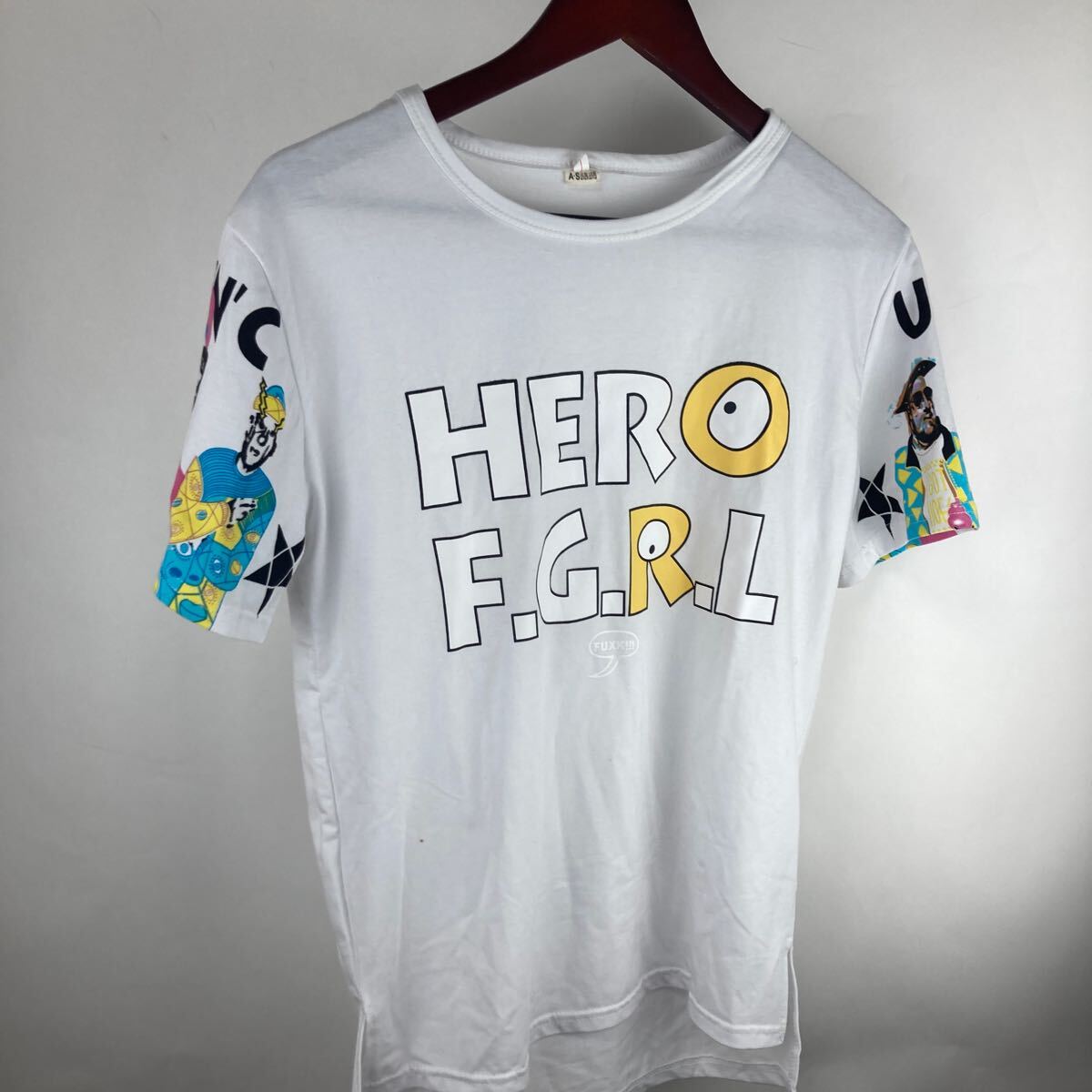 Tシャツ ホワイト 白 半袖 半袖Tシャツ トップス カットソー M 韓国 古着 柄物 メンズ 通気性 カジュアル 普段着 オシャレ 着こなし拍卖