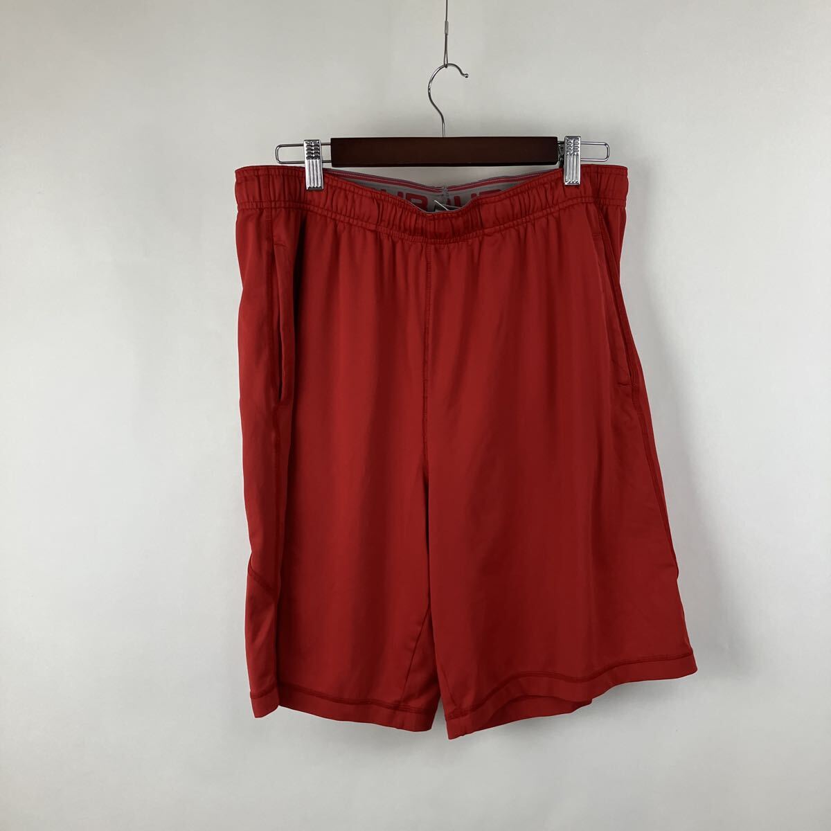 アンダーアーマー ショートパンツ レッド ハーフパンツ 赤拍卖