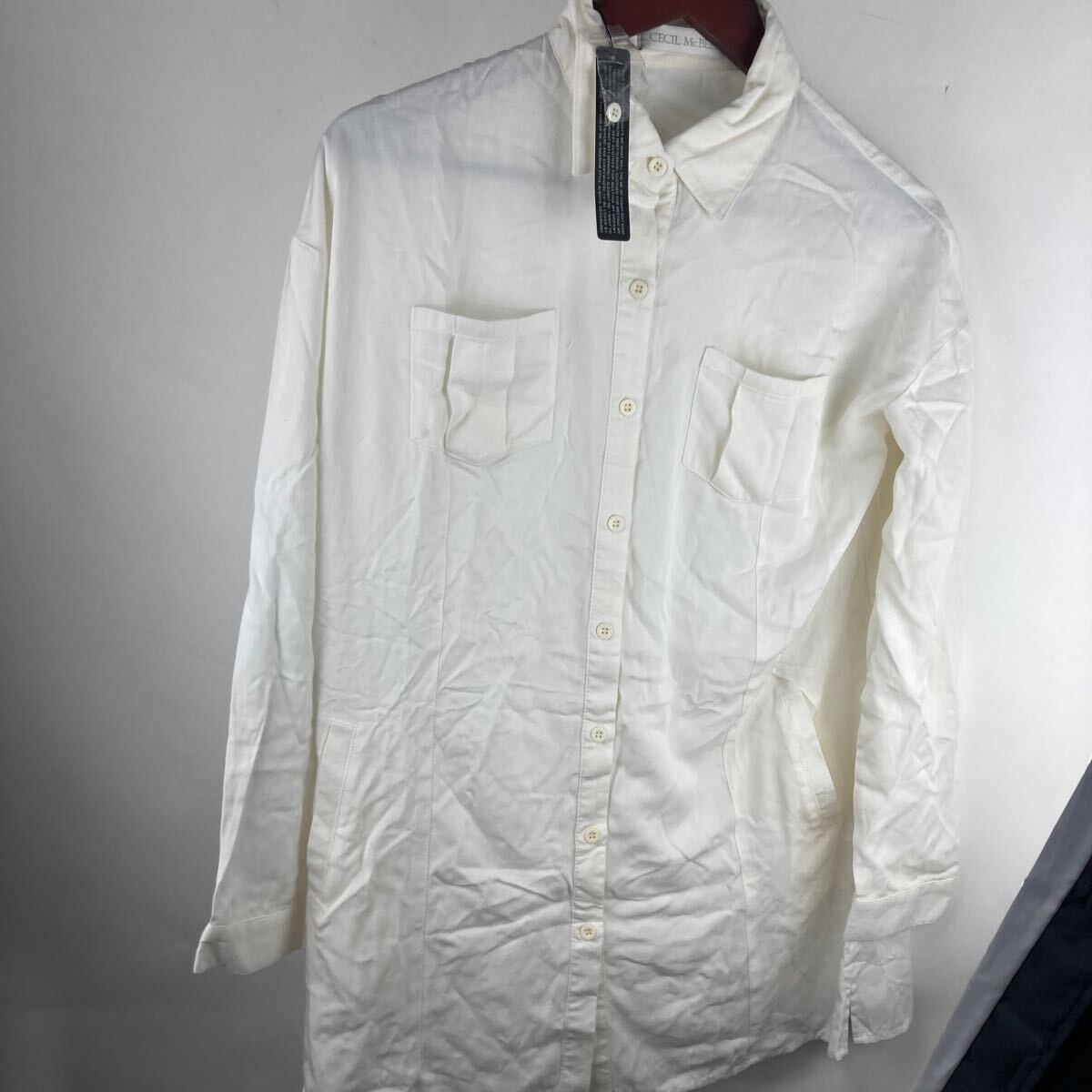 長袖シャツ ホワイト シャツ コットン ブラウス 白 M トップス メンズ タグ付き ボタン付き セシルマクビー CECIL McBEE 通気性拍卖