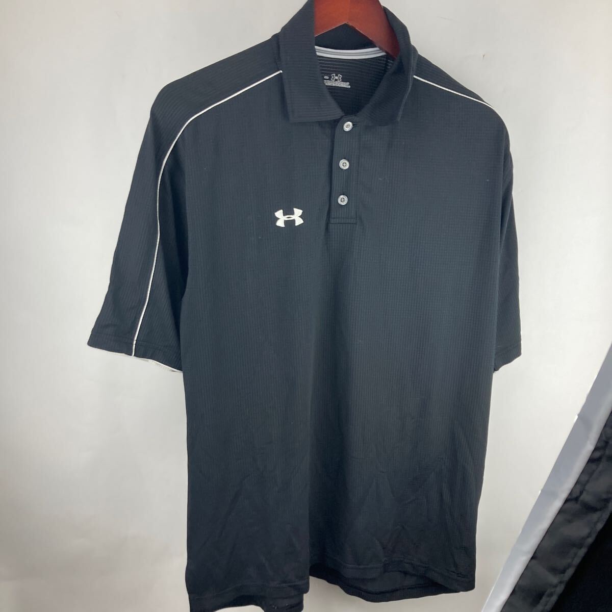 アンダーアーマー UNDER ARMOUR ポロシャツ ブラック 半袖ポロシャツ 黒 半袖 吸汗速乾 メンズ スポーツウェア スポーツ ボタン サラサラ拍卖