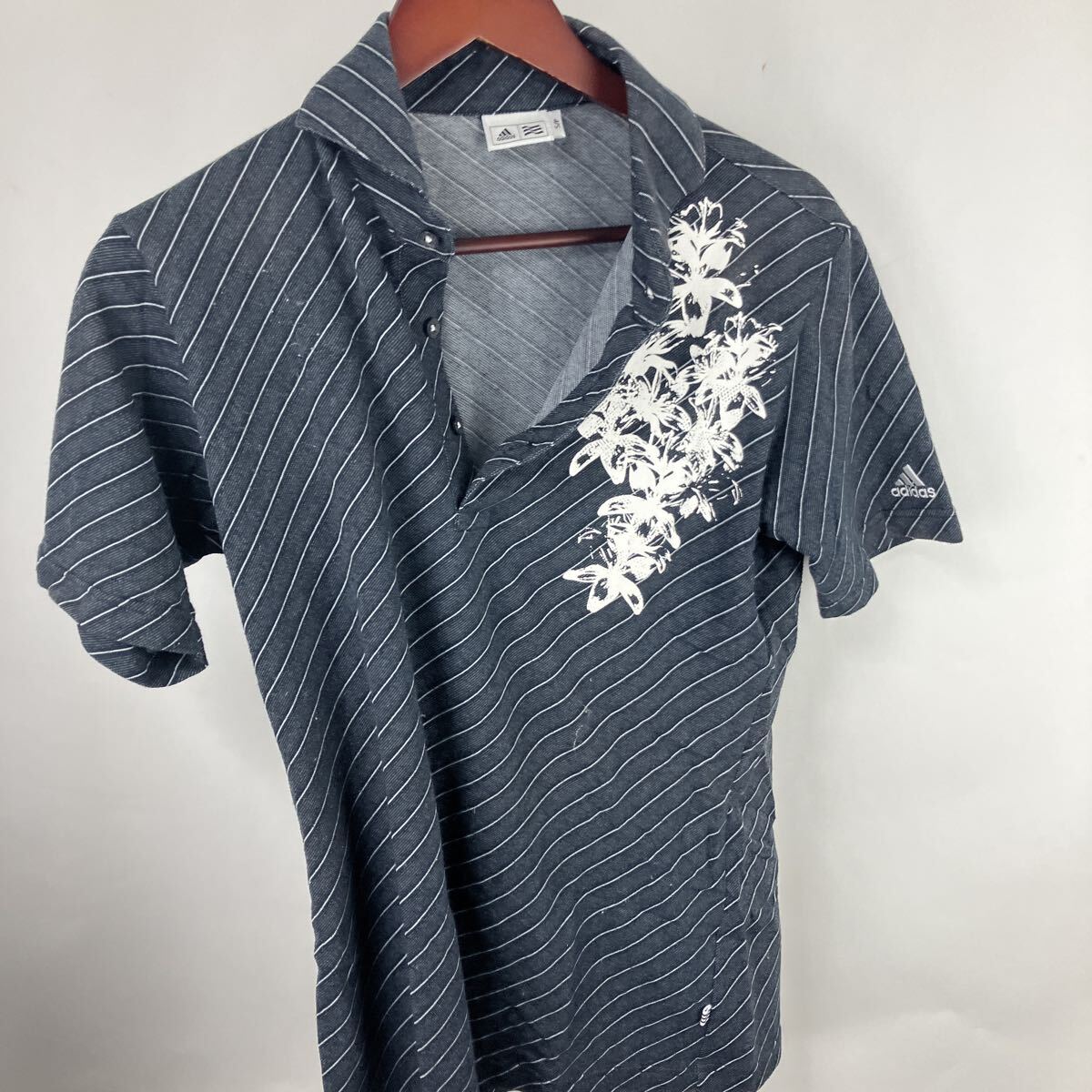 adidas アディダス ポロシャツ 半袖ポロシャツ ゴルフ Golf ボタンダウン 黒系 黒 AEROREADYテクノロジー プリントTシャツ 激安古着 古着拍卖