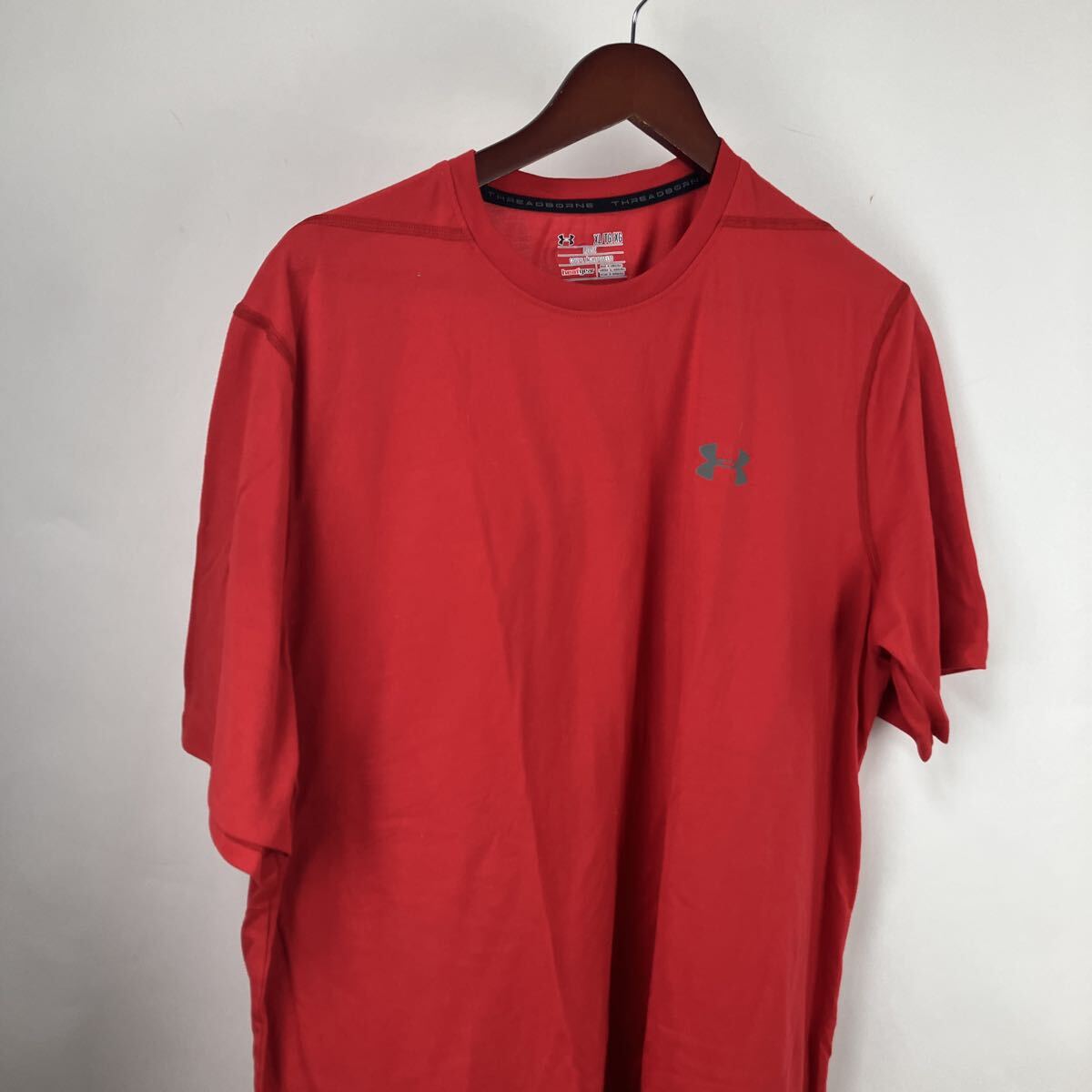 アンダーアーマー UNDER ARMOUR 赤 Tシャツ TEE 半袖 半袖Tシャツ スポーツ レッド スポーツウェア トレーニングウェア 古着激安 激安古着拍卖