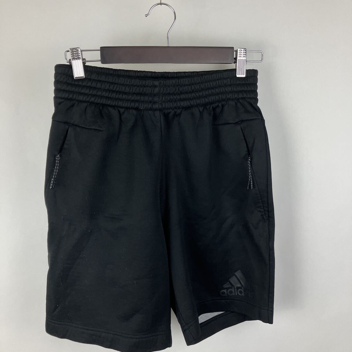 アディダス adidas ハーフパンツ ブラック ショートパンツ スポーツファッション スポーツウェア 速乾 ランニング拍卖