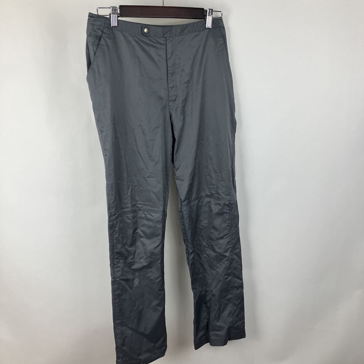 NIKE ナイキ グレー パンツ ボトムス ナイロン生地 スポーツウェア スポーツカジュアル ランニングウェア 防風 シャカシャカ生地拍卖