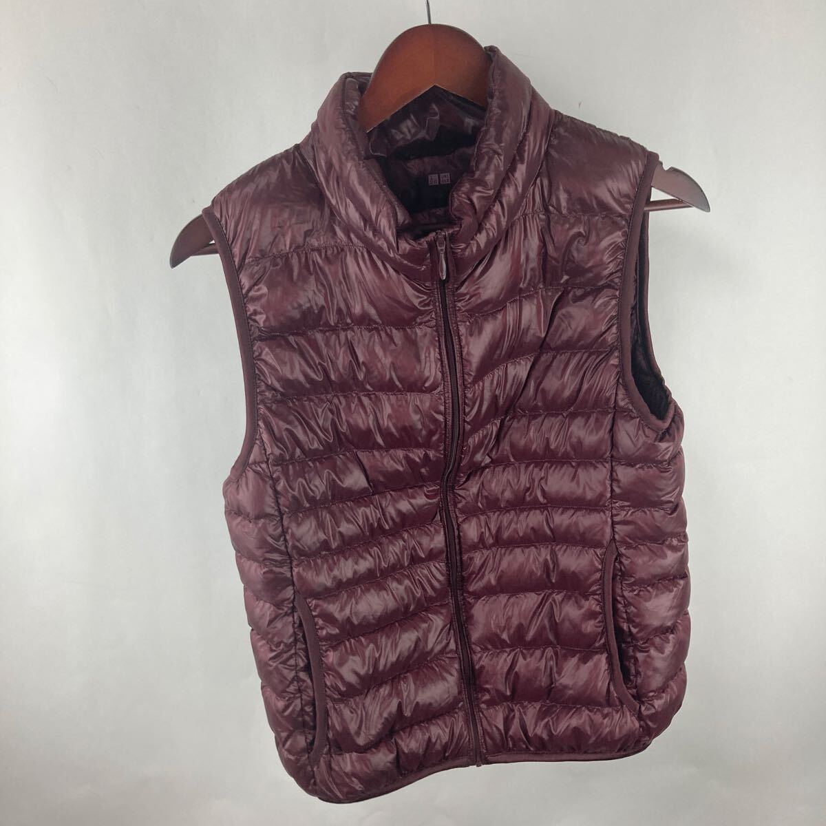 ユニクロ UNIQLO ダウンベスト ウルトラライトダウンベスト L ウルトラライトダウン カジュアル 防寒性 保温性 ノースリーブベスト 古着拍卖