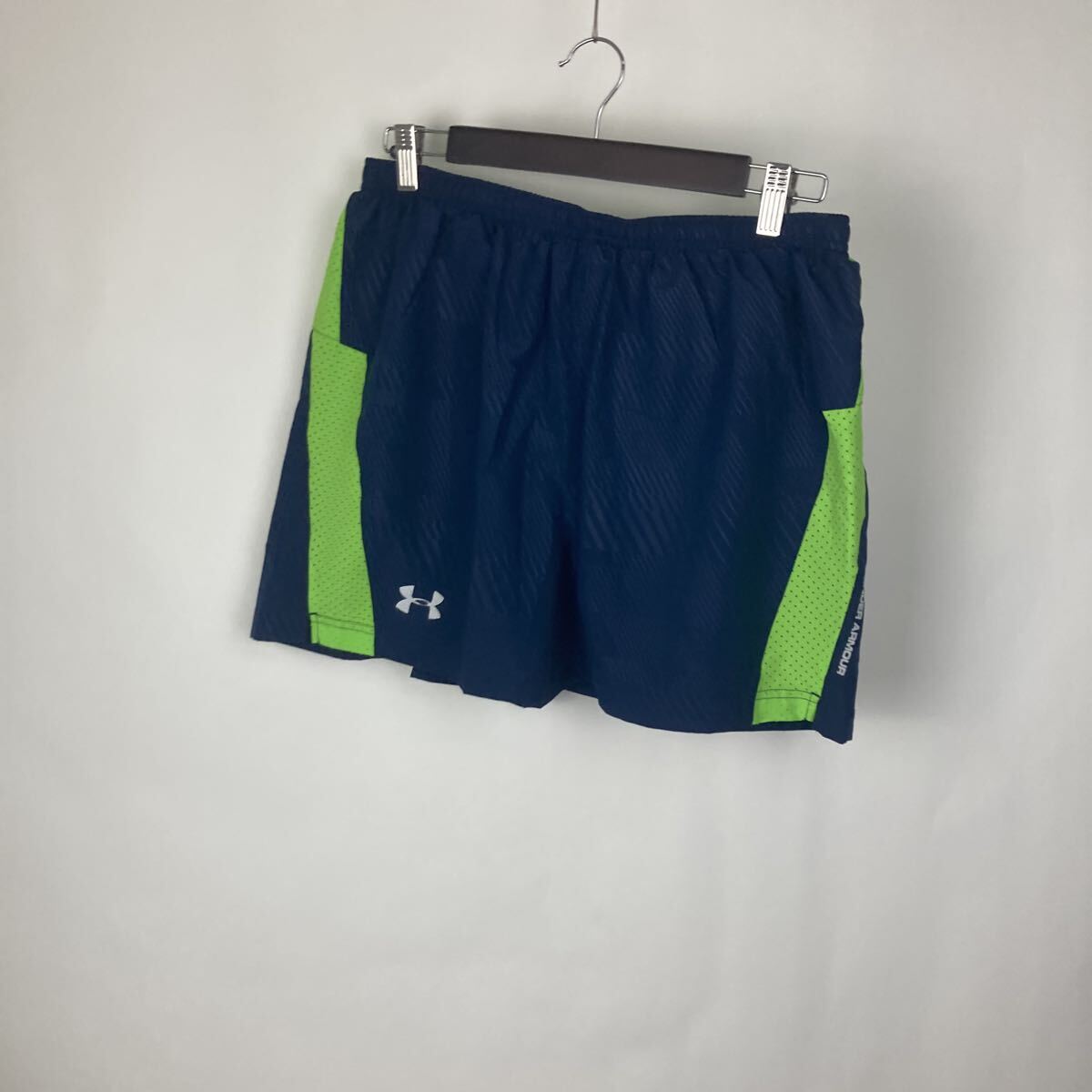 UNDER ARMOUR アンダーアーマー ショートパンツ ハーフパンツ グレー ARMOR ロゴプリント 蛍光イエロー 短パン ワンポイント 古着卸拍卖