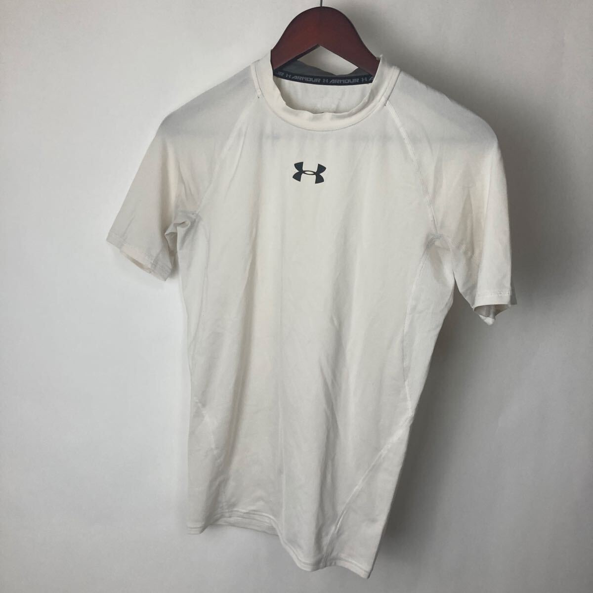 アンダーアーマー UNDER ARMOUR ヒートギア ホワイト 半袖 コンプレッションシャツ コンプレッション インナー 激安古着 古着 古着卸拍卖