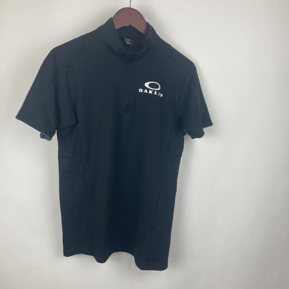 OAKLEY オークリー ハーフジップ 半袖 黒 ポロシャツ ブラック シャツ ゴルフウェア プリントTシャツ トレーニングウェア 激安古着 古着拍卖