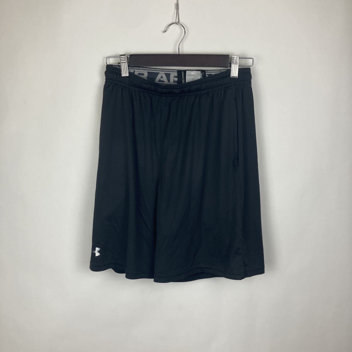 UNDER ARMOUR アンダーアーマー ハーフパンツ ブラック ショートパンツ 黒 半パン トレーニングパンツ ショーツ スポーツパンツ 激安古着拍卖