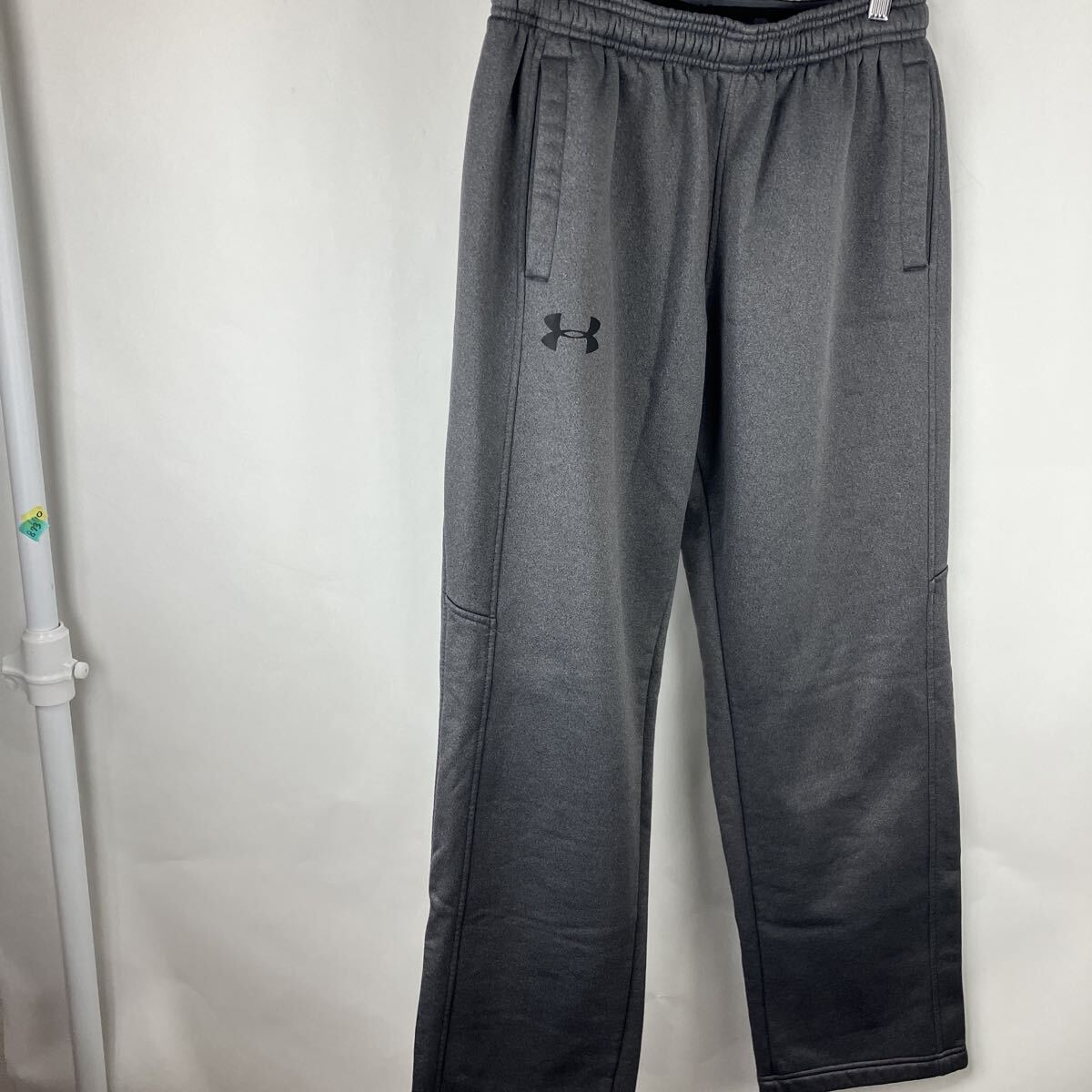 UNDER ARMOUR アンダーアーマー スウェットパンツ グレー ブラック パンツ イージーパンツ グレー ワンポイント拍卖