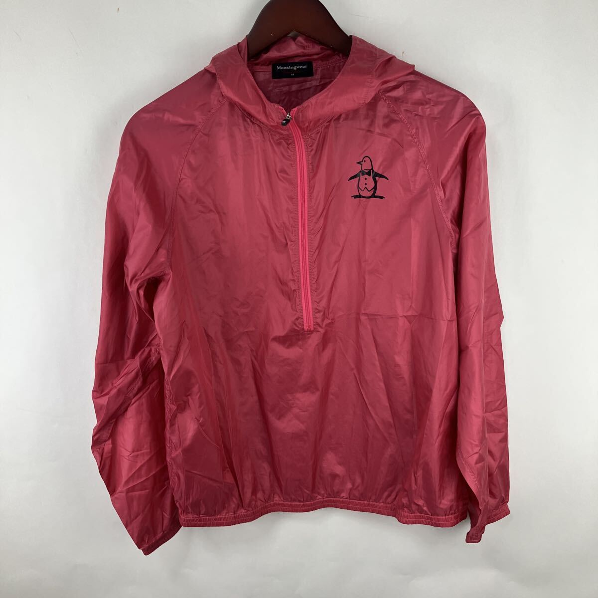 マンシングウェア ジャケット ピンク Mサイズ ウインドブレーカー パーカー カッパ シャカシャカ レディース 女性用 女性向け拍卖