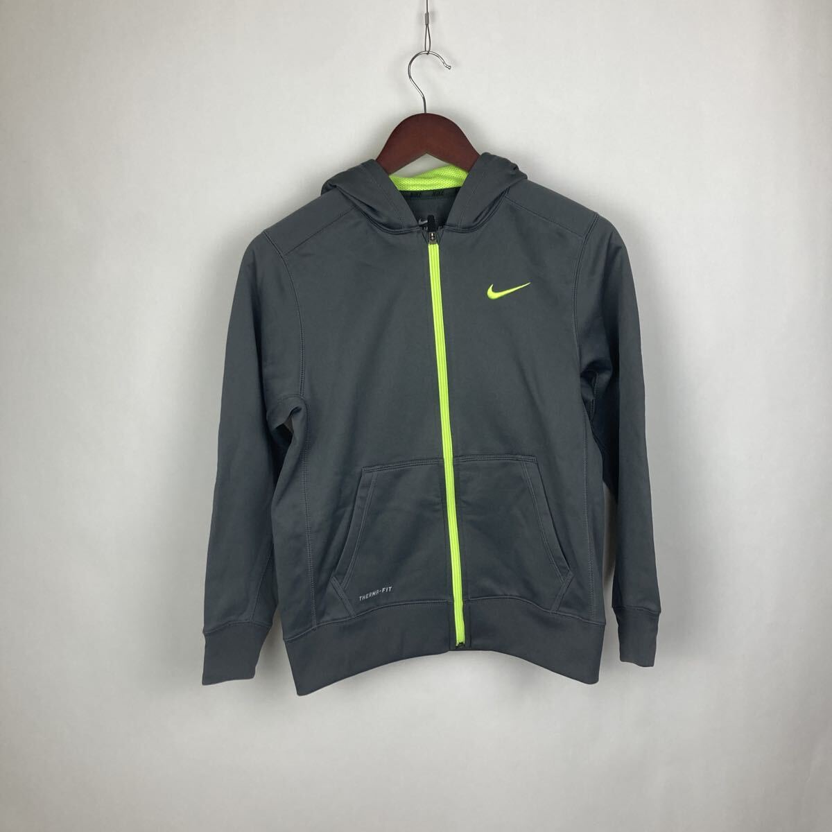 NIKE ナイキ グレー パーカー ジップアップ 裏起毛 DRI-FIT ジップパーカー グレー系 L スポーツウェア トレーニングウェア 激安古着 古着拍卖