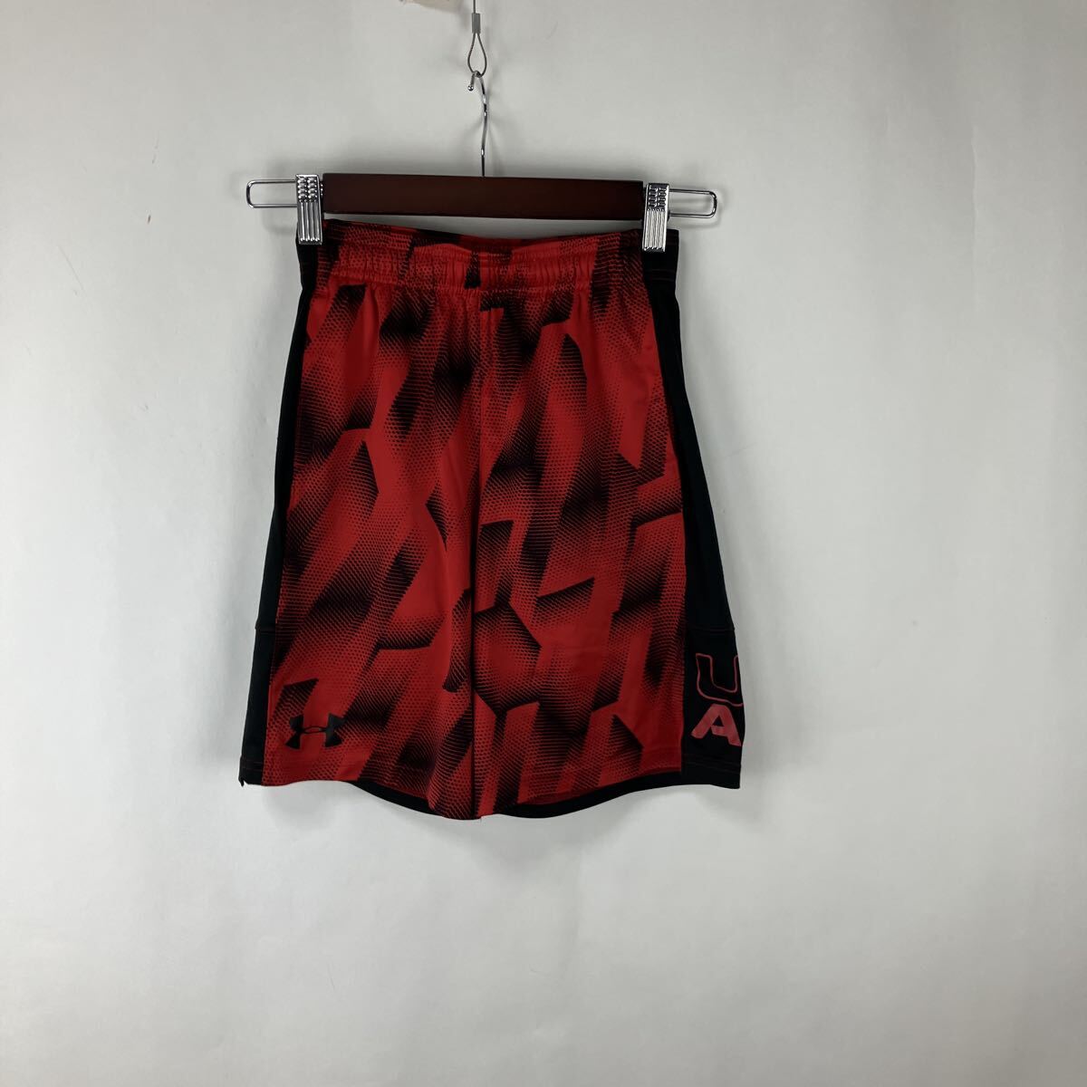 UNDER ARMOUR アンダーアーマー ハーフパンツ ショートパンツ ショーツ Mサイズ ブラック レッド 赤 スポーツウェア拍卖