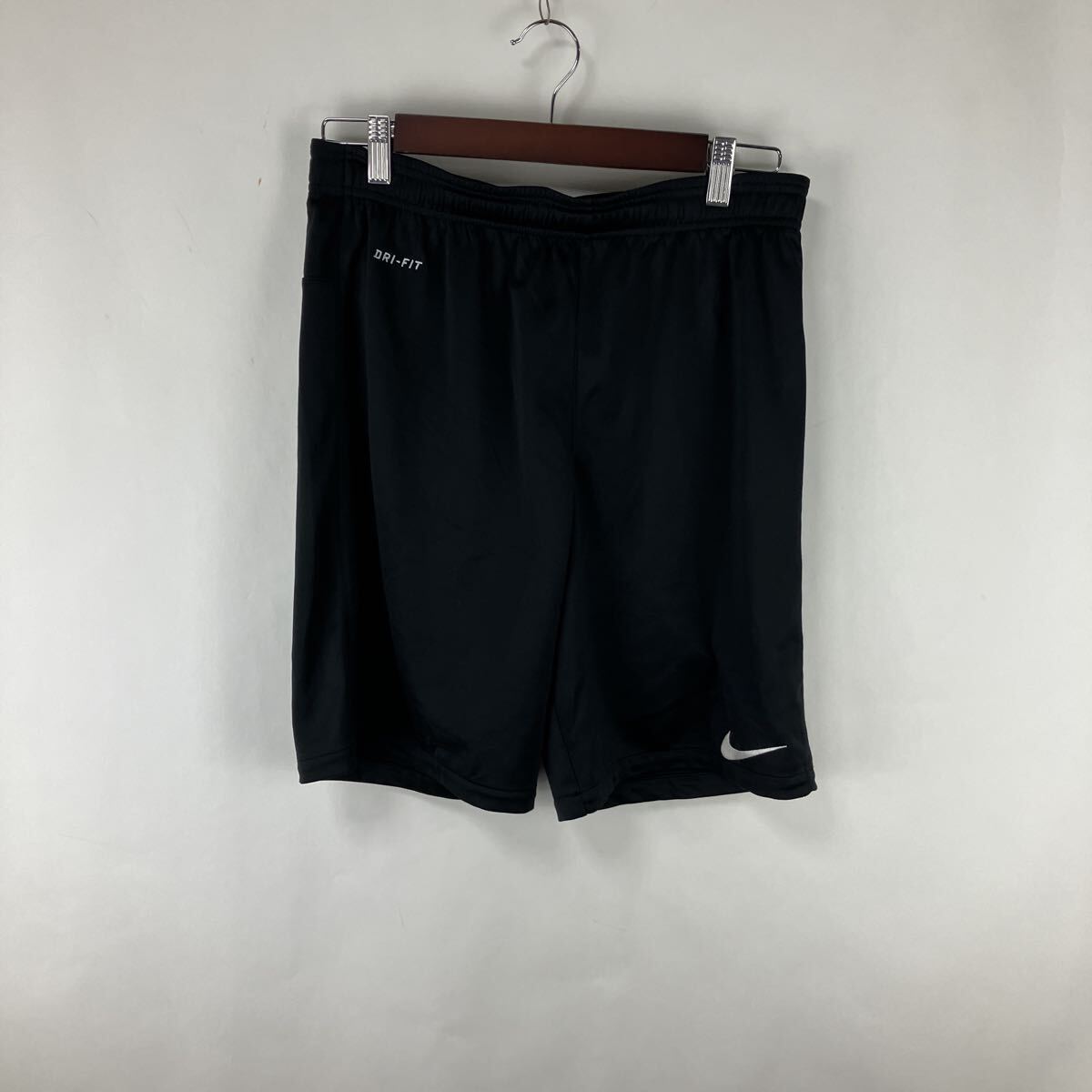 NIKE ナイキ ハーフパンツ ブラック 黒 ショートパンツ バスパン DRI-FIT 古着 Lサイズ 大きめ 紳士服 短パン L ワンポイント拍卖