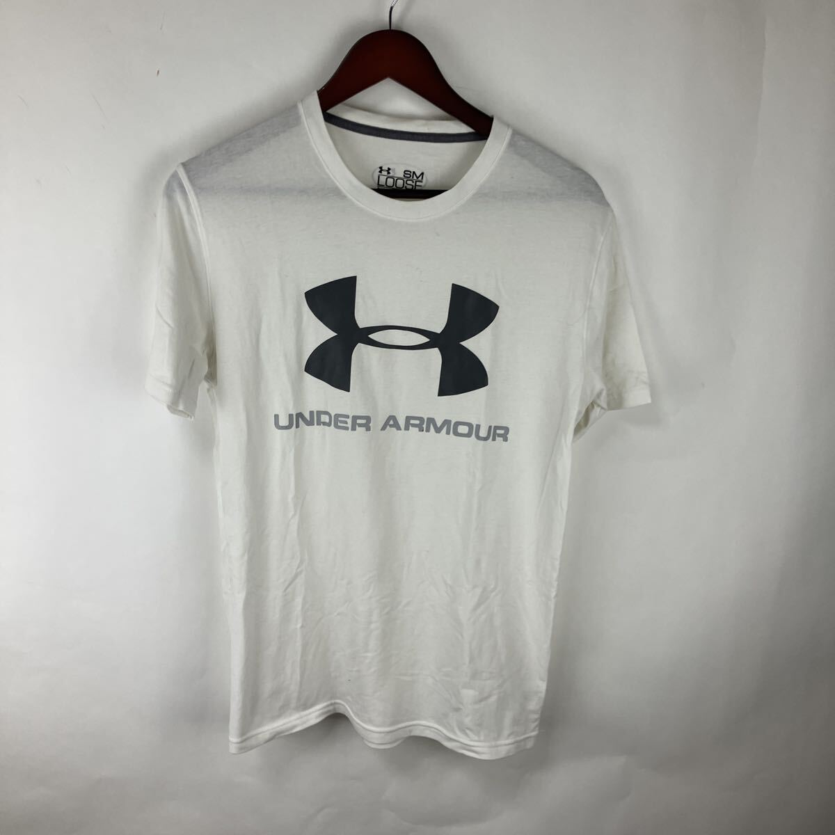 アンダーアーマー UNDER ARMOUR Tシャツ ホワイト 半袖 ビッグロゴ スポーツウェア ランニングシャツ プリントシャツ Mサイズ拍卖