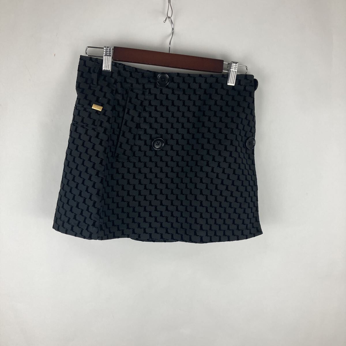 le coq sportif ルコックスポルティフ スカート 黒 ブラック ゴルフウェア ボトムス ミニスカート 総柄 ブラック系 にわとり拍卖