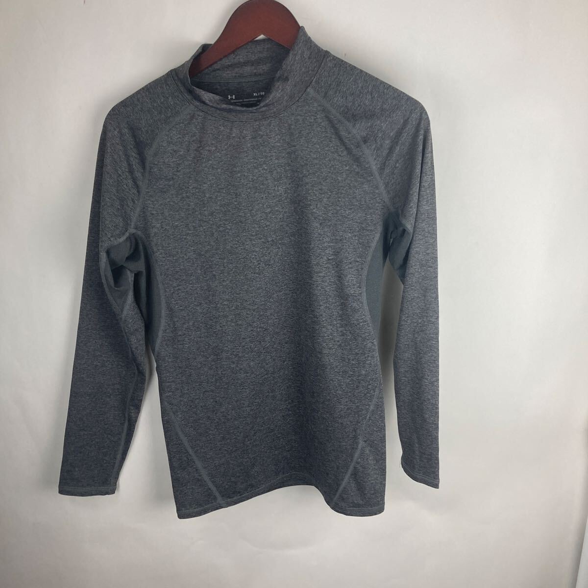 アンダーアーマー UNDER ARMOUR ヒートギア 長袖 L インナーシャツ コンプレッションシャツ 長袖ハイネックTシャツ グレー拍卖