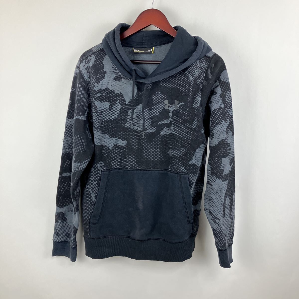 UNDER ARMOUR パーカー スウェット Mサイズ プルオーバー 迷彩 アンダーアーマー ネイビー 長袖 メンズ 男性向け拍卖