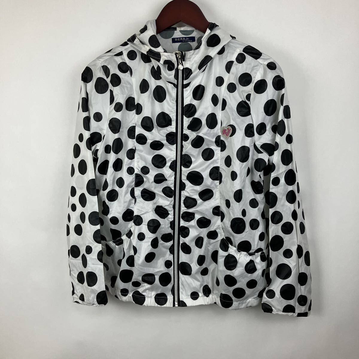 ベラジュニア ジャケット Mサイズ ホワイト ポリエステル パーカー 白黒 レディース 女性用 女性向け ジップアップ拍卖