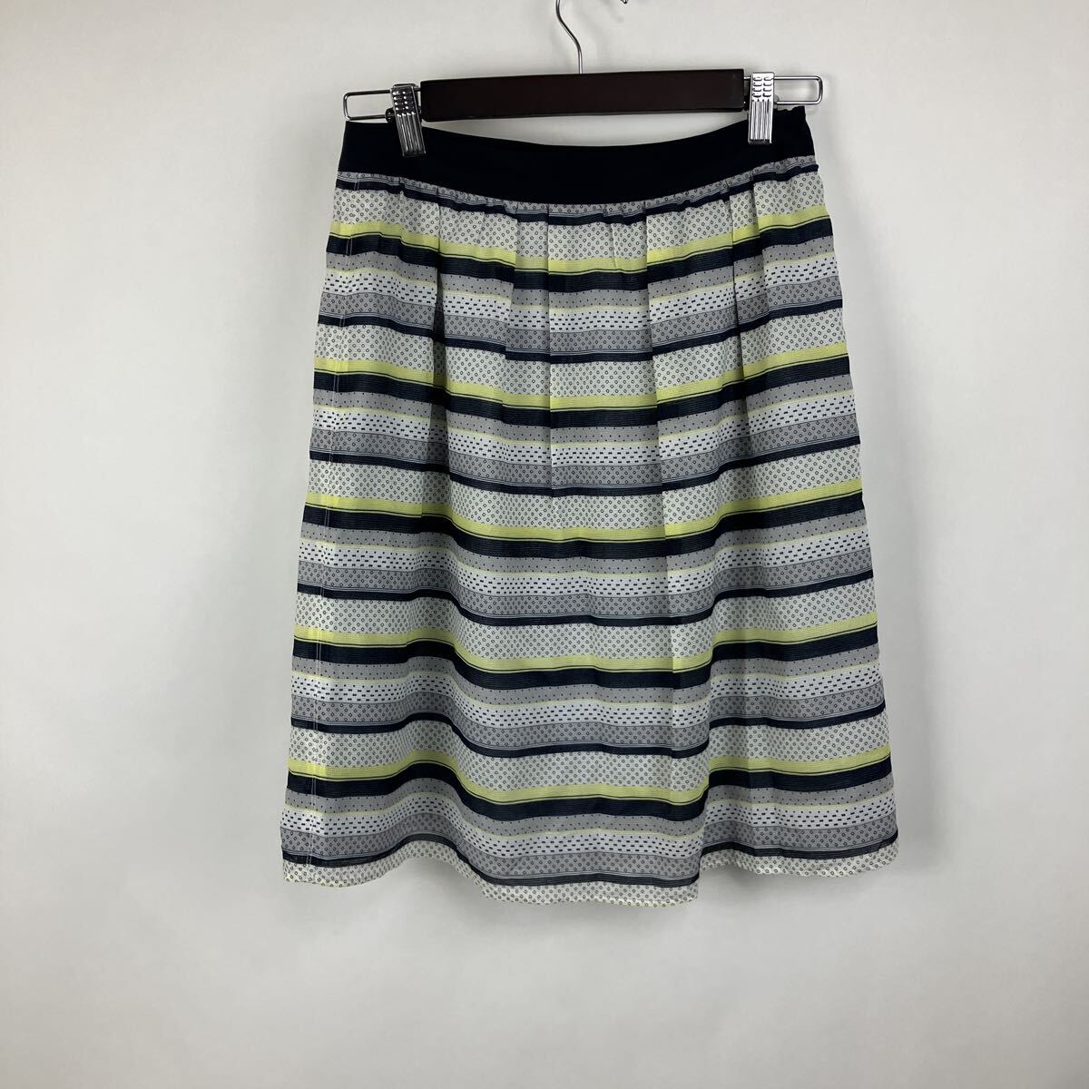 INDIVI インディヴィ スカート ひざ丈 ボトムス 黒 Mサイズ ボーダー ホワイト ネイビー グリーン スポーツウェア レディース拍卖