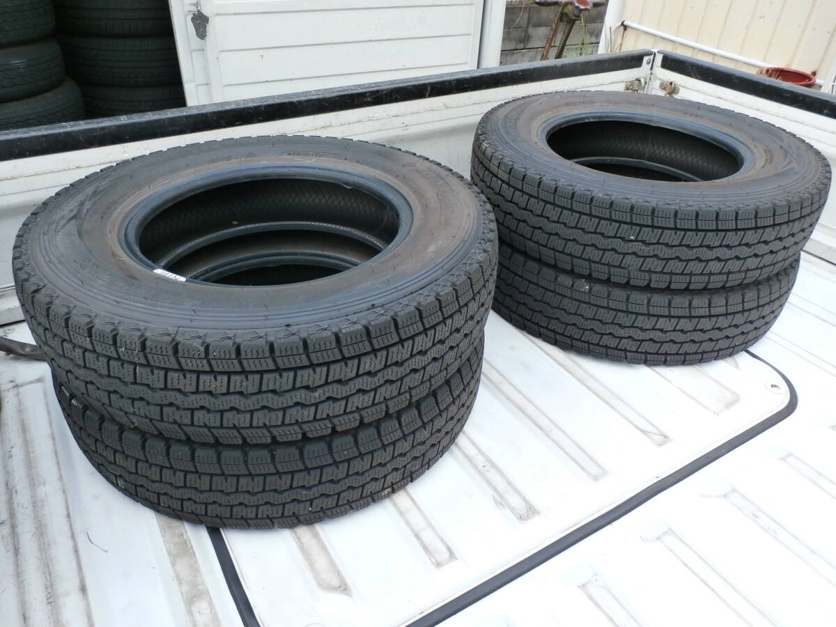「廃棄するには もったいないタイヤ達」 軽車輌(トラック/バン)用 ダンロップ WINTER MAXX (2020年製) 145R12 (6PR) 4本です。拍卖