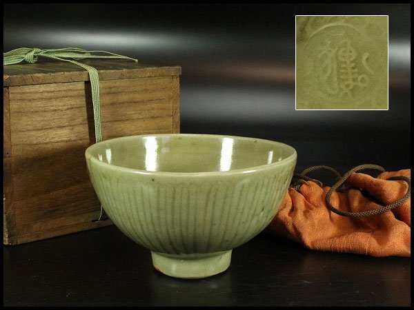 【金閣】中国美術 青磁 暦手 内輪花文字 碗 茶道具伝来 明 φ14cm 仕服 旧家蔵出 送料無料(LC346)拍卖