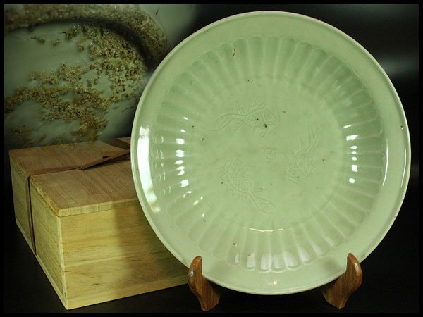 【金閣】中国美術 白磁 刻 三魚紋 盤 φ31.5cm 明 旧家蔵出 送料無料(XA764)拍卖