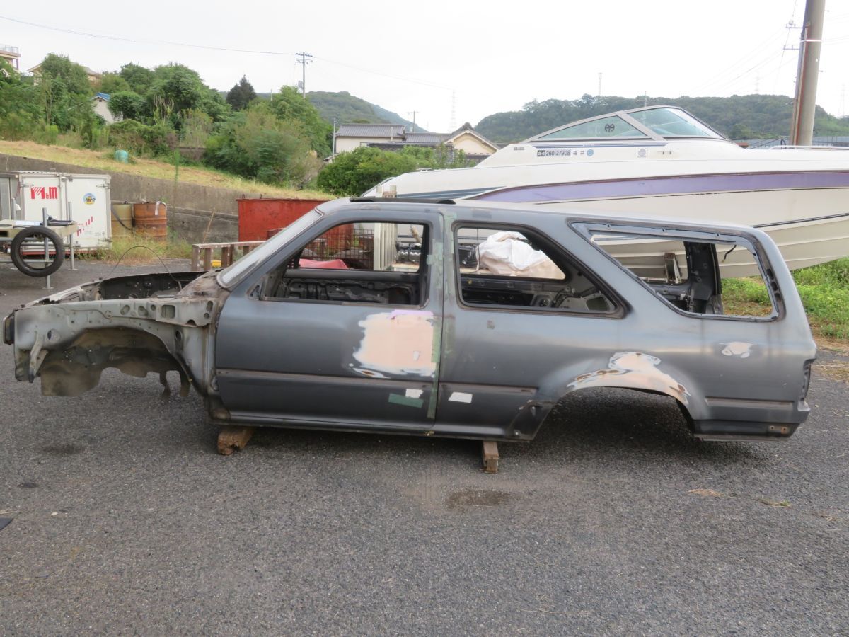 25-21-75  YN130G  ハイラックス サーフ  2ドア 【 フレーム ボディ フロントガラス 左右 ドア 付 】 N130 Y80 拍卖