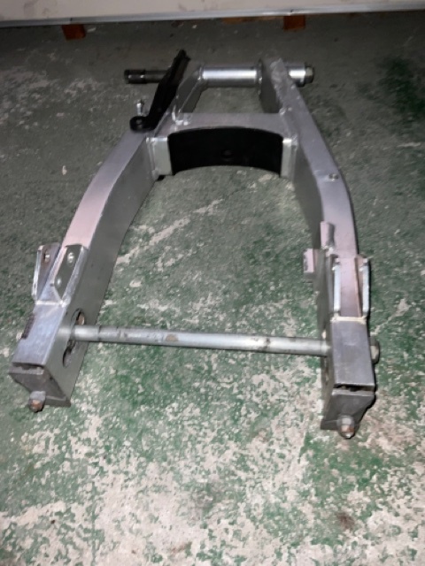 KZ1000から取外し、アルミスイングアーム Z1Z2/Z1000MK2/Z1-R モリワキのスイングアームに似ています。拍卖