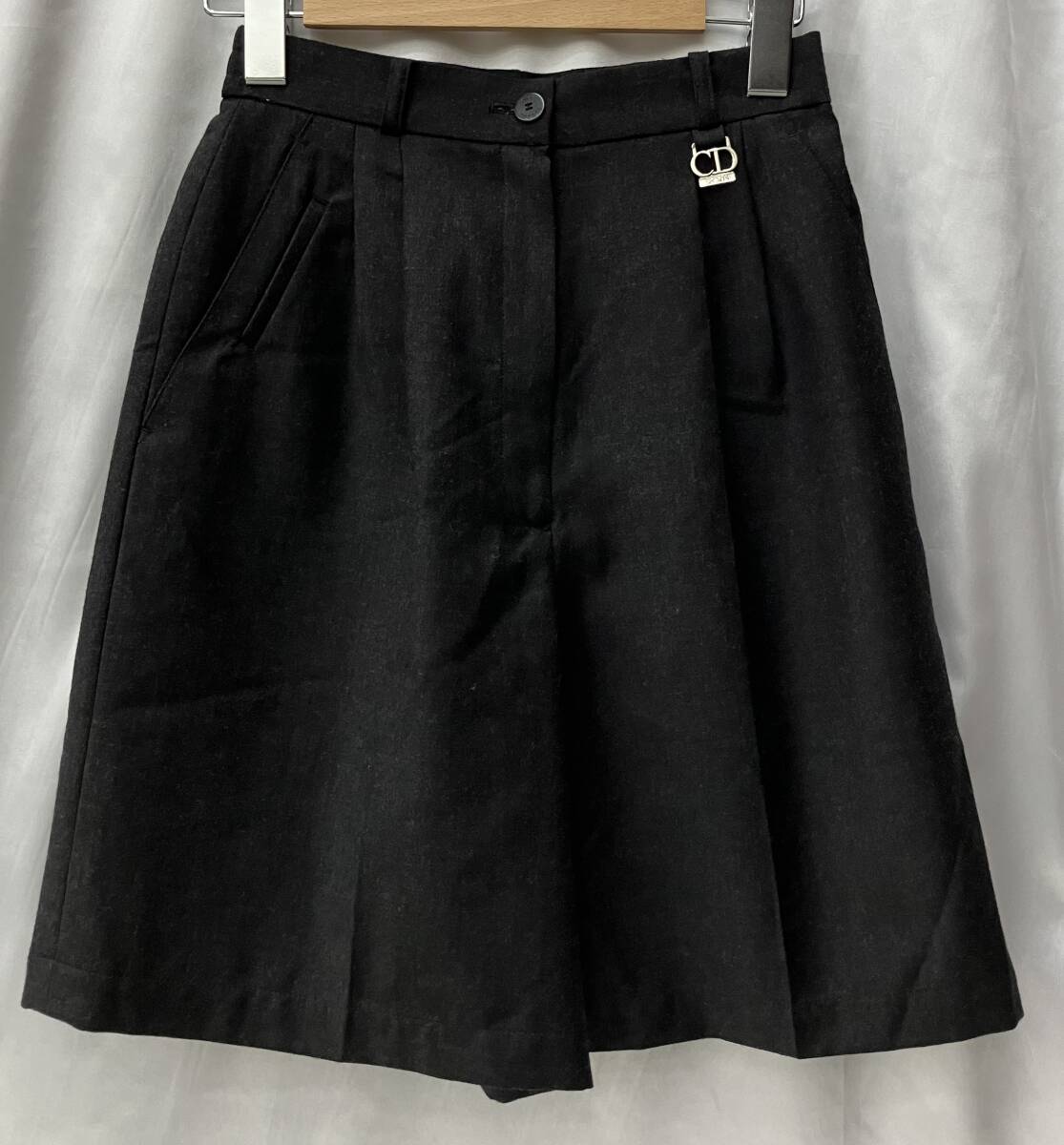 Christian Dior SPORTSクリスチャンディオール スポーツ キュロットパンツ ショートパンツ サイズ S ダークグレー N6H1902拍卖