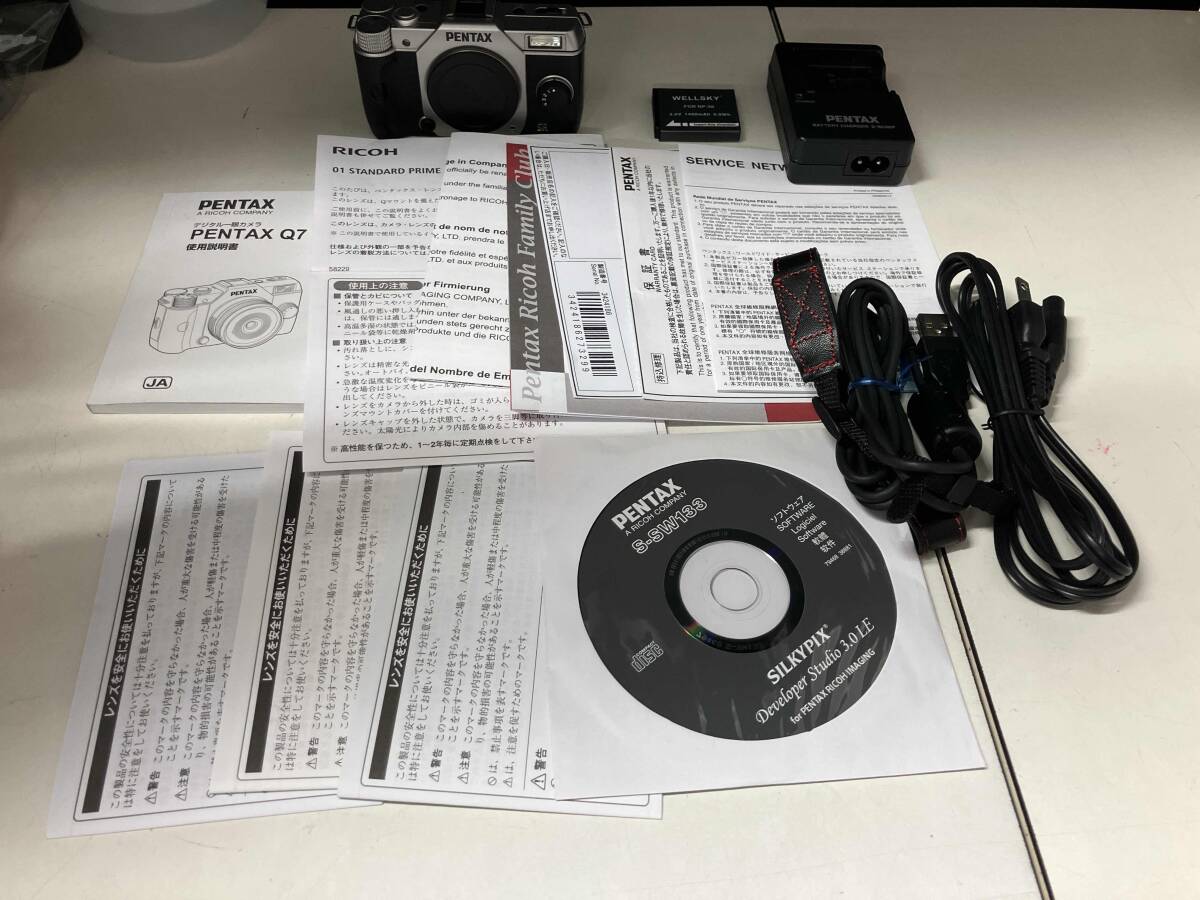 PENTAX Q7 BODY BK/WH 001 ボディキット デジタル一眼拍卖