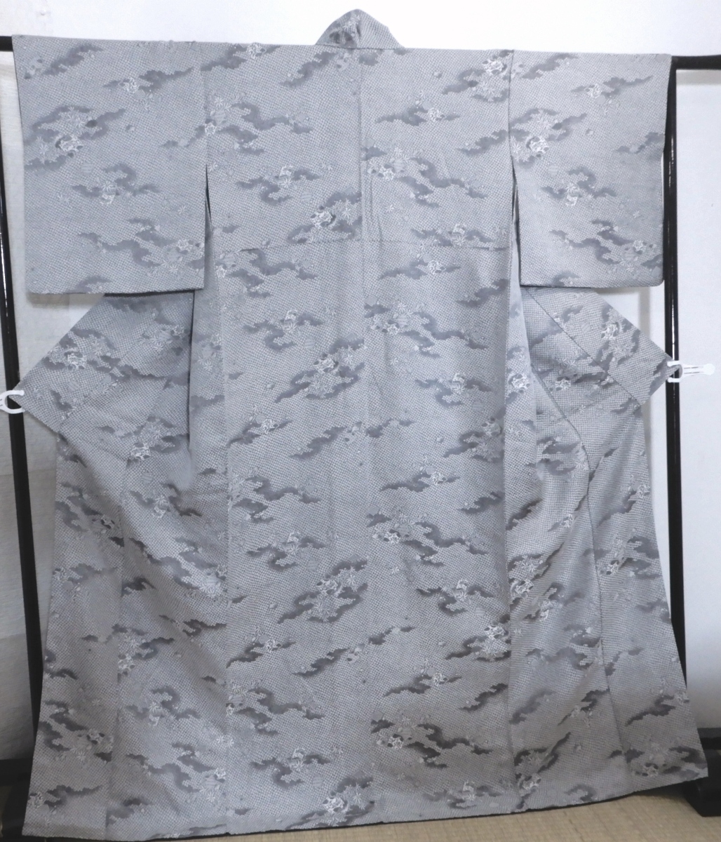 <銀の斧>正絹・ふくれ織・袷小紋着物・グレー・パールトーン加工拍卖