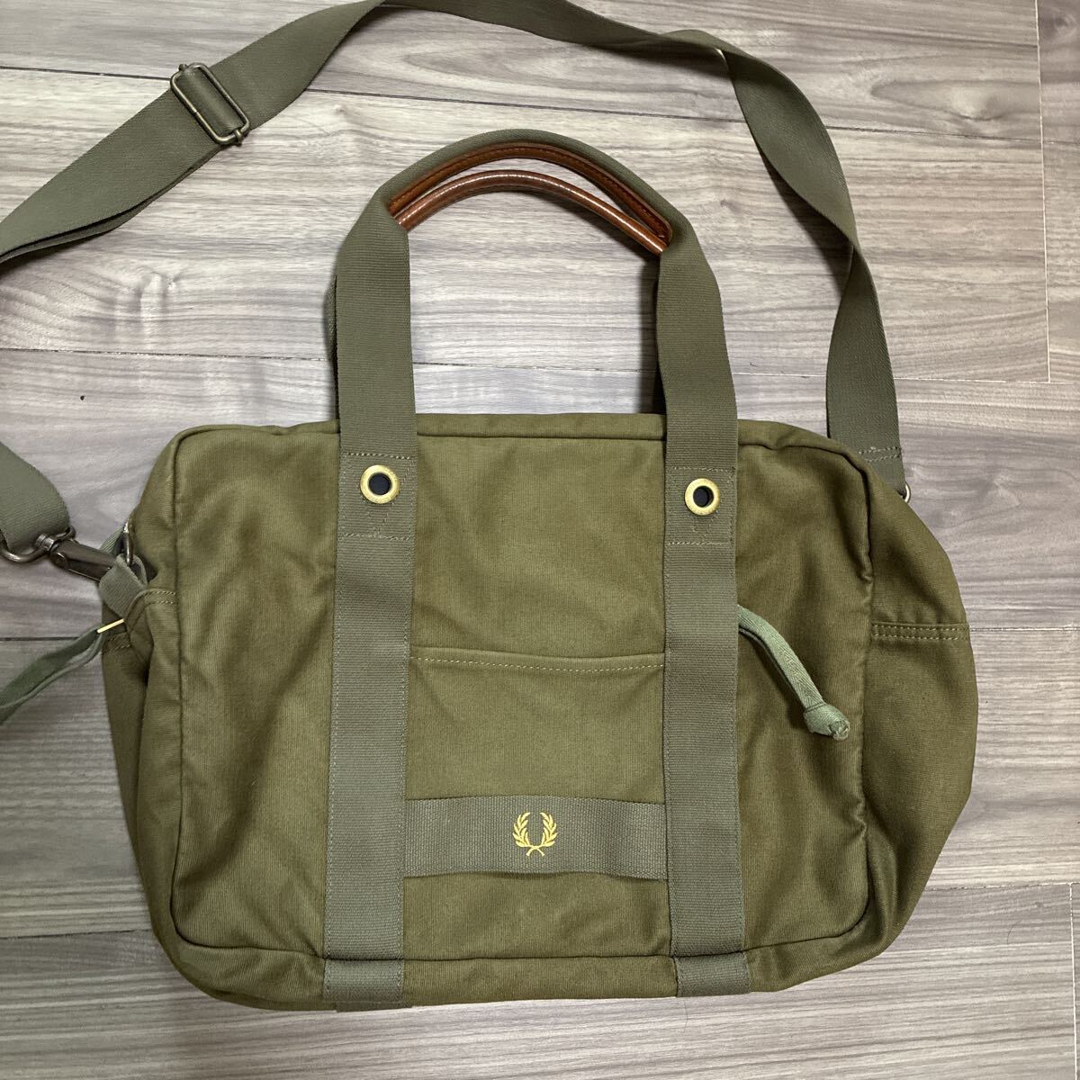 FRED PERRY フレッドペリー 2WAY ショルダーバッグ カーキ ボストンバッグ拍卖
