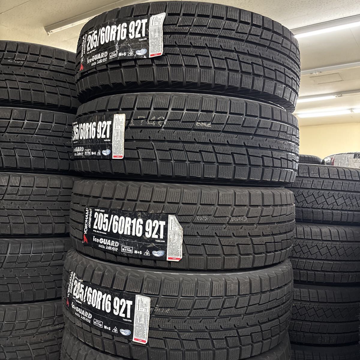 205/60R16 、激安美品 YOKOHAMA スタッドレスタイヤ 在庫処分 2023年 未使用品 4本セット:41000円拍卖