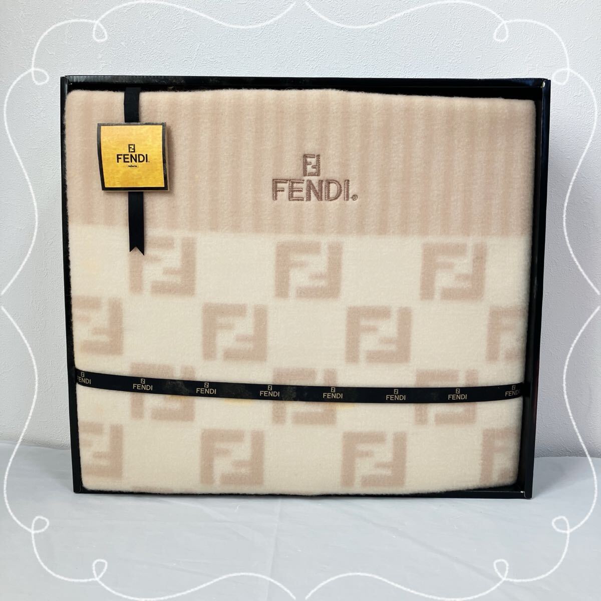 TA■ 未使用 ワケあり FENDI フェンディ ウール毛布 箱入り ベージュ 150cm×210cm 毛100% ズッカ柄 ウール 毛布 寝具 冬 ズッカ シングル拍卖
