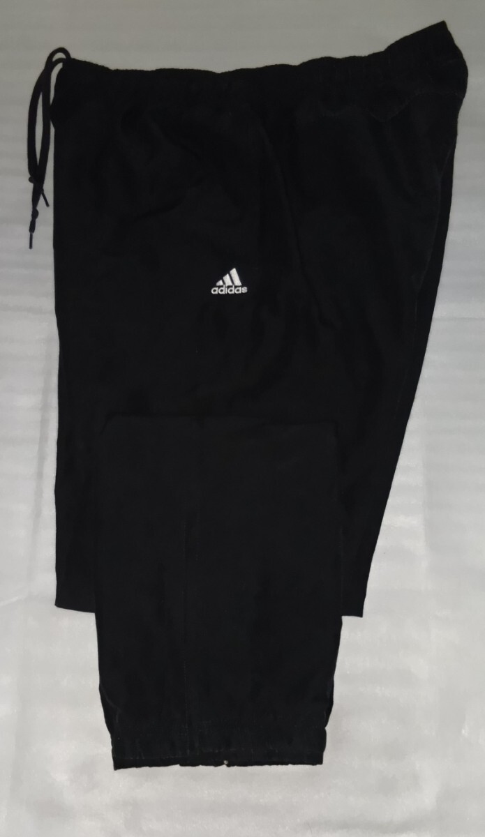 ☆adidas.com SPORT ESSENTIALSサイズLパンツ長ズボン黒色ブラック刺繍ロゴGLAYロング洗濯済ボトムス スポーツ裾ジッパー付リブ アディダス拍卖