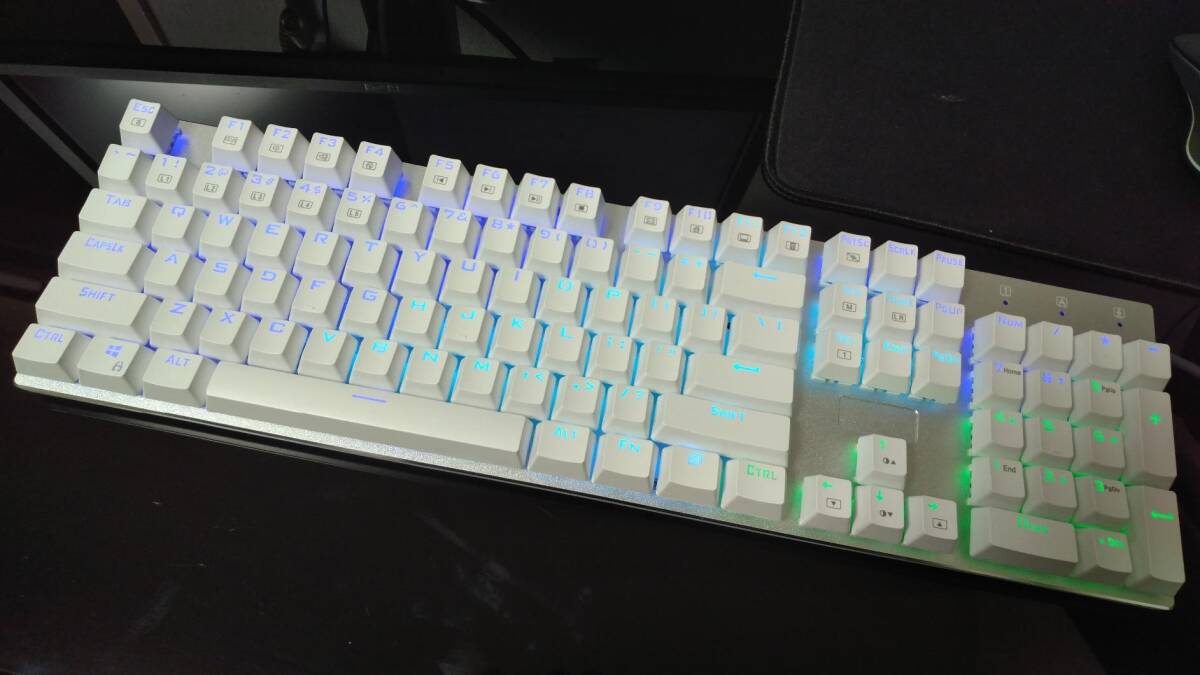 ☆メカニカル式ゲーミングキーボードLEDバックライト付き 高品質 安全設計 操作拍卖