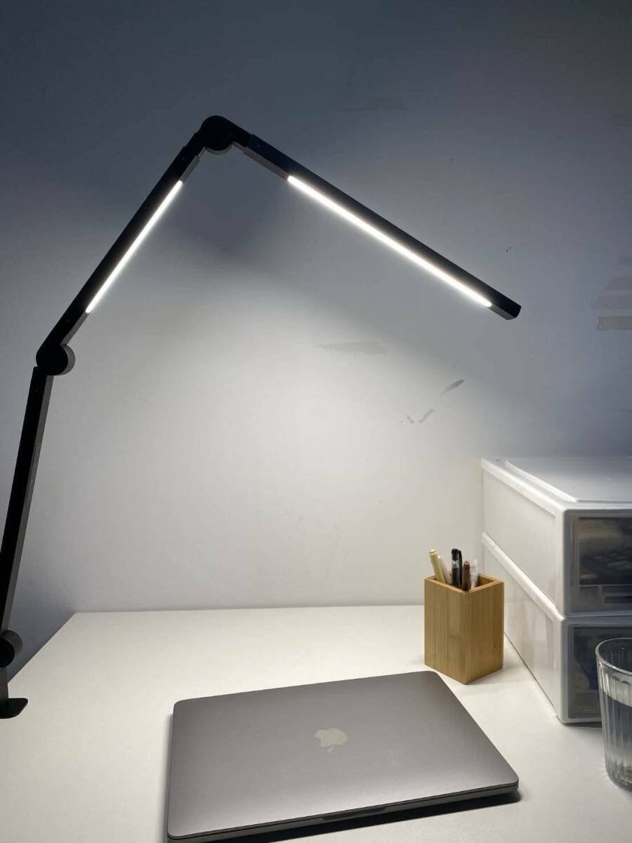 LEDを使用した目に優しい卓上スタンドライト拍卖