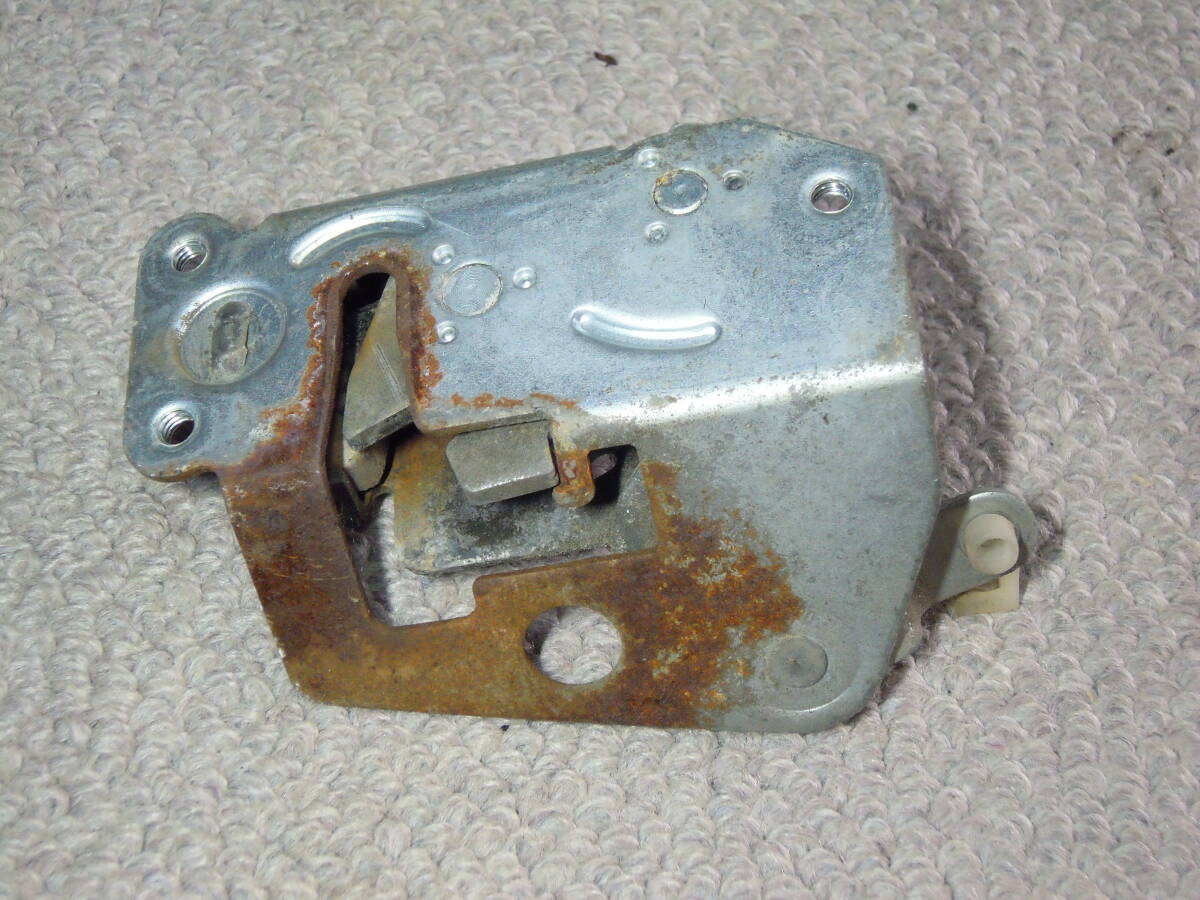 ★送料無料★ 日産 ダットサン バネット 120 C120 KHGC120 純正 サイドドア スライドドア ドアロック 検) サニー チェリーバネット 等?拍卖