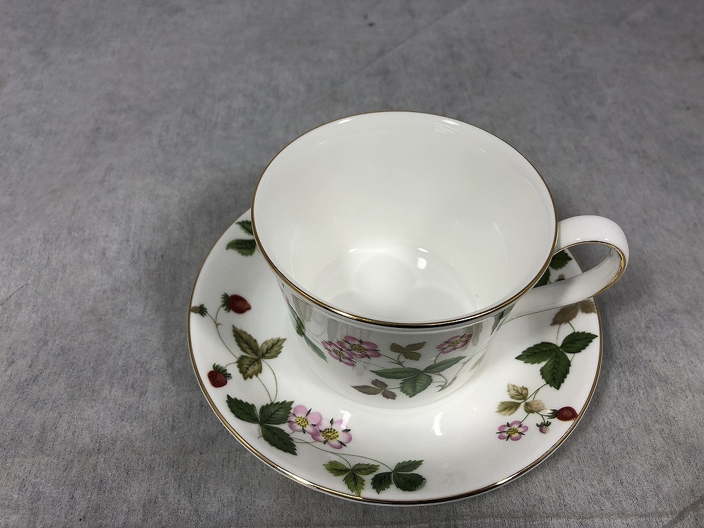 期間限定セール 【未使用】 ウェッジウッド WEDGWOOD ワイルドストロベリーカップ&ソーサーペア拍卖