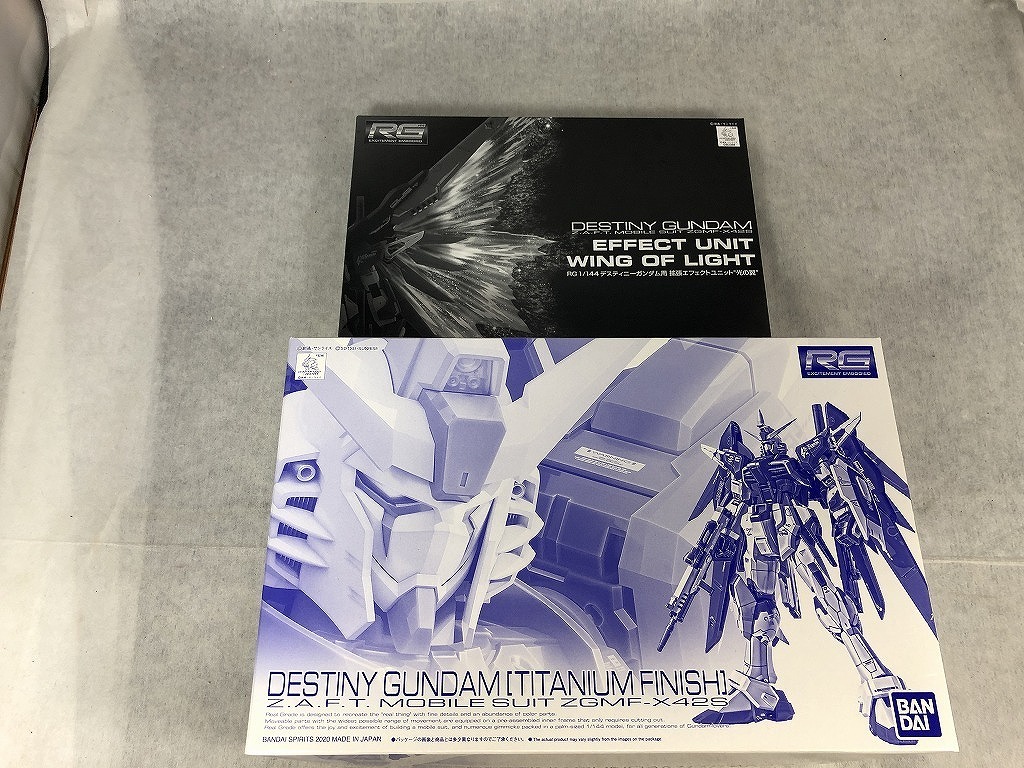 バンダイ BANDAI RG1/144デスティニーガンダム(チタニウムフィニッシュ) 拡張エフェクトユニット光の翼 セット拍卖